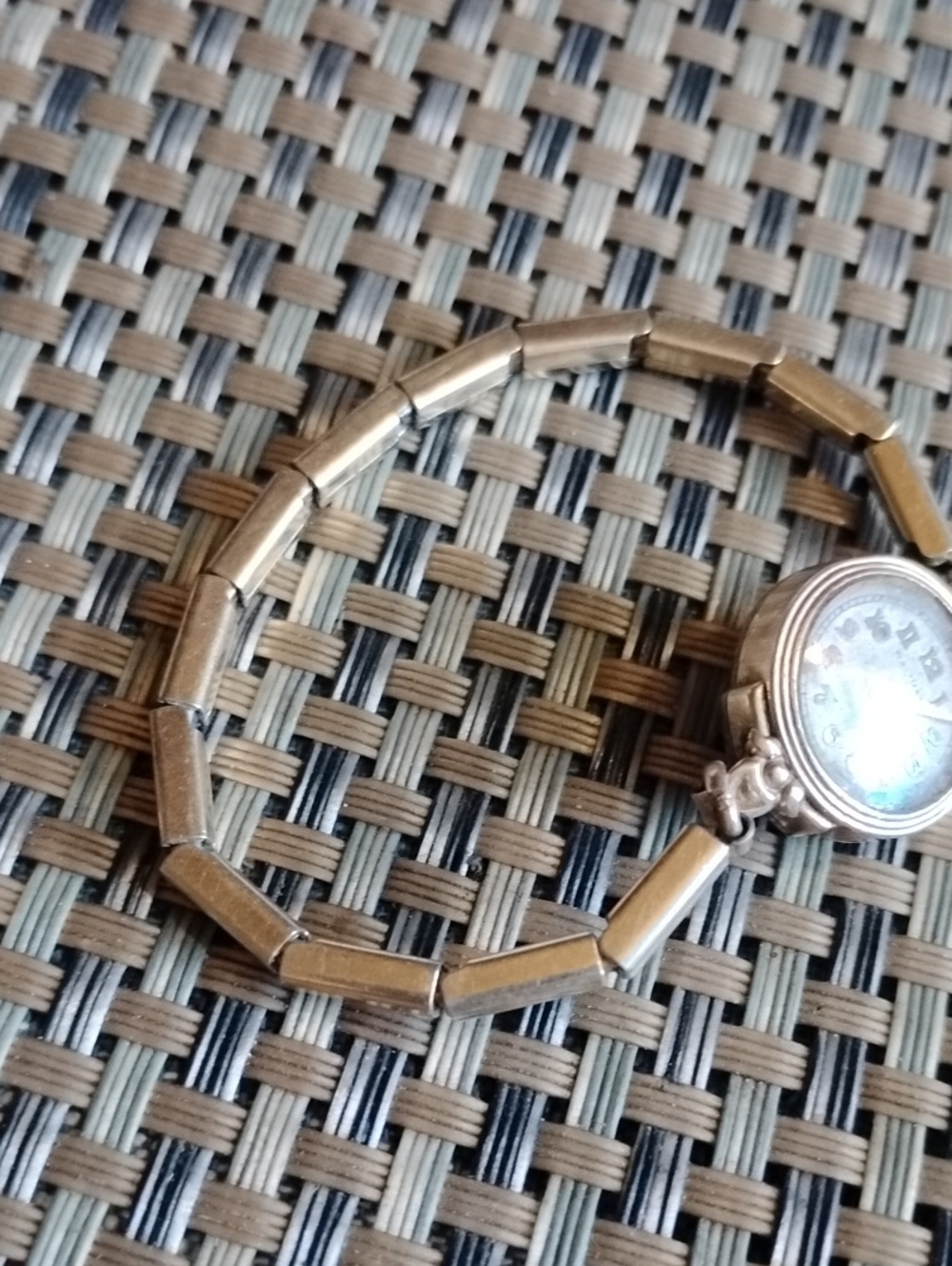 10K Gold Bezel Watch(Non Working)